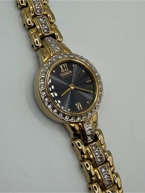 Women’s Citizen Eco-Drive black and gold 6“ wrist